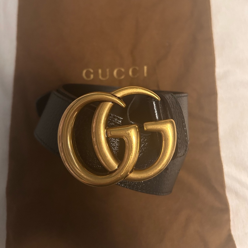 GG MARMONT WIDE BELT
Black with gold-toned hardware